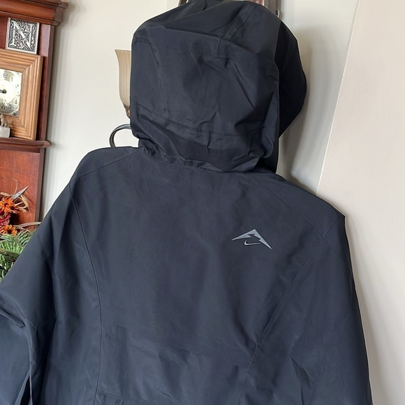 Brand New Nike Black Trail GORE-TEX INFINIUM Running Jacket Loose Fit Packable - Picture 13 of 16